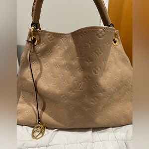 Louis Vuitton Artsy Monogram handbag